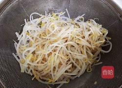 凉拌绿豆芽的做法图解3