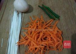 鸡蛋面条胡萝卜小方的做法图解1
