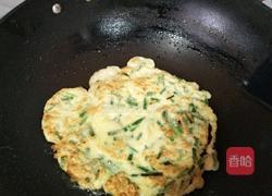 韭菜鸡蛋饼的做法图解10