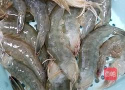 油爆虾的做法图解1