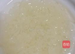 银耳火龙果羹的做法图解1