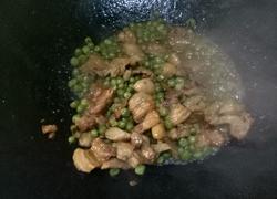 豌豆粒炒五花肉