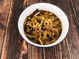五花肉炒豆芽