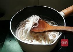 虾仁酸菜QQ面的做法图解4