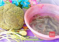 西兰花炒虾仁的做法图解1