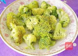 西兰花炒虾仁的做法图解2