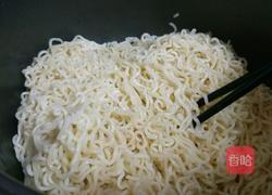炒方便面的做法图解2