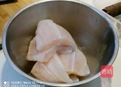 烧汁鱼柳炒饭的做法图解1