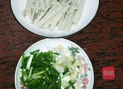 小葱炒鱼饼的做法图解3