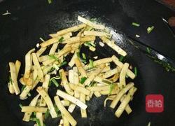 小葱炒鱼饼的做法图解13