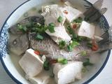 鲫鱼炖豆腐