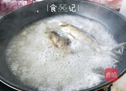 鲫鱼炖豆腐的做法图解5