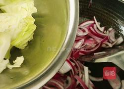 洋葱炒莲花白的做法图解6