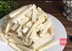 蒜蓉辣椒酱拌香干(少油减肥版)的做法图解1