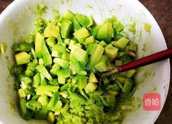 牛油果海鲜沙拉的做法图解5