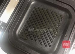 封边火腿蛋三明治(快手餐)的做法图解2