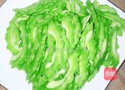 凉拌苦瓜的做法图解1