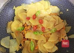 虫草菇炒土豆片的做法图解6