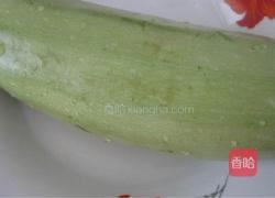 鸡胸肉炒角瓜的做法图解1