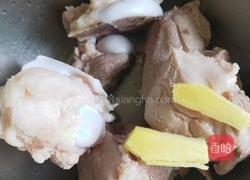 鱼翅鸡汤的做法图解2