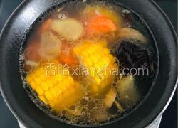 瓦罐排骨玉米汤
