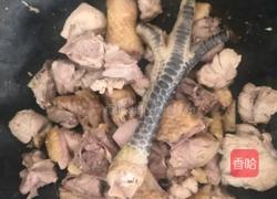 小鸡炖蘑菇的做法图解3