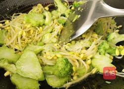 豆芽炒西兰花的做法图解13