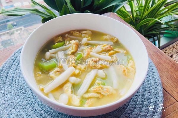 金黄鲜美的丝瓜鸡蛋菌菇汤,简单又低脂,全家都喜欢