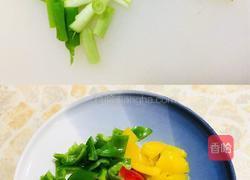 彩椒炒腊肉的做法图解1