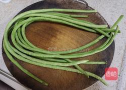 豆角炒肉的做法图解1