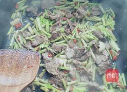 芹菜炒牛肉的做法图解9