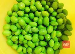 毛豆炒虾仁的做法图解2