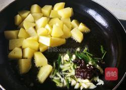 土豆胡萝卜烧茄子的做法图解5