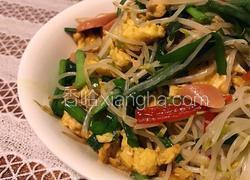 花红柳绿～韭菜豆芽炒鸡蛋