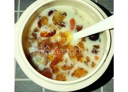 桃胶雪莲子炖品