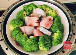海鱼蒸西兰花的做法图解8
