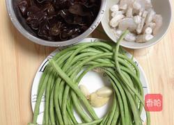 虾仁木耳烩豇豆（清脂减肥）的做法图解1