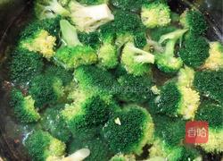 香煎鸡胸肉的做法图解2