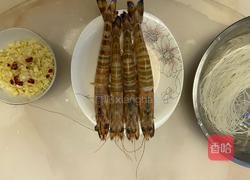 蒜泥粉丝开背竹节虾的做法图解1
