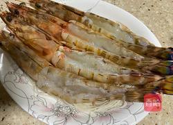 蒜泥粉丝开背竹节虾的做法图解3