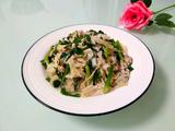 肉丝炒韭菜豆皮丝的做法[图]