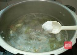 芹菜沙鱼汤的做法图解11