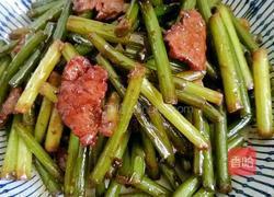 快手好吃的下饭菜蒜苔炒肉的做法图解7