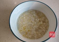 皮蛋瘦肉粥的做法图解1