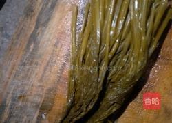 酸菜炒肉的做法图解1