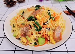 香肠鸡蛋炒面