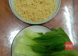 青菜鸡蛋炒面的做法图解2