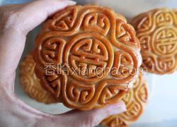 蛋黄莲蓉月饼