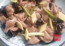 黑木耳蒸猪腰的做法图解5