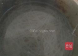 地道的东北特色快手菜芹菜炒粉的做法图解1